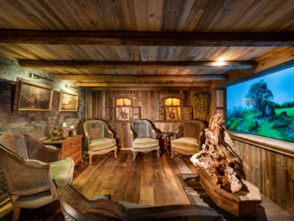 Luxusurlaub - Sauna - Gewitterstübchen als Schwitzraum - Wellnesshotel Seeschlösschen - Privat-SPA & Naturresort