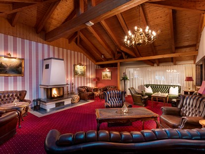 Luxusurlaub - Sauna - Kaminzimmer in der Lounge & Bar - Wellnesshotel Seeschlösschen - Privat-SPA & Naturresort