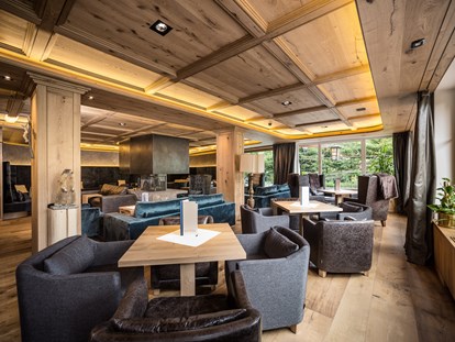 Luxusurlaub - Bar: Hotelbar - Hotel im Inneren - Granbaita Dolomites