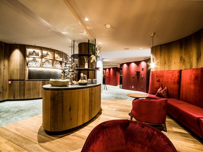 Luxusurlaub - Bar: Hotelbar - Wellessangebote - Granbaita Dolomites
