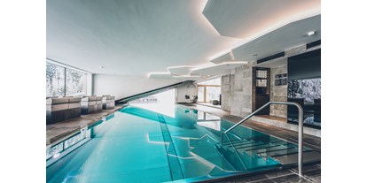 Luxusurlaub - Tirol - Infinity Pool mit Pistenblick - Elizabeth Arthotel