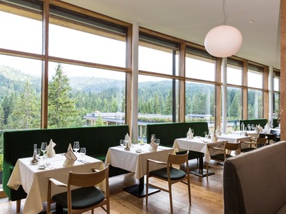 Luxusurlaub - Bar: Hotelbar - Panoramarestaurant - Das Kranzbach