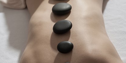 Luxusurlaub - Österreich - Hot Stone Massage DAS.GOLDBERG - Das Goldberg