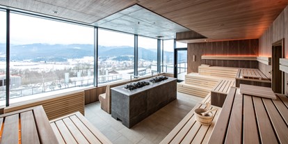 Luxusurlaub - Deutschland - Panorama-Event-Sauna mit einem herrlichen Blick  - Hotel Sonnenhof Lam im Bayerischen Wald
