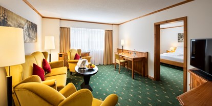Luxusurlaub - Deutschland - Suite mit einem Schlafzimmer und einem Wohnzimmer und zwei Bädern. - Hotel Sonnenhof Lam im Bayerischen Wald