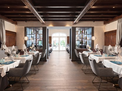 Luxusurlaub - Bar: Hotelbar - Stilvoll eingerichtete Restaurant-Stuben - 5-Sterne Wellness- & Sporthotel Jagdhof
