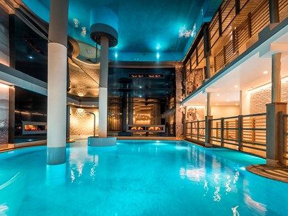Luxusurlaub - Italien - Indoor Thermalwasser Pool mit warmen Heilwasser - Preidlhof***** Luxury DolceVita Resort