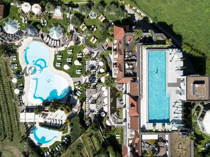 Luxusurlaub - Trentino-Südtirol - Outdoor Pools & mediterraner Park - Preidlhof***** Luxury DolceVita Resort