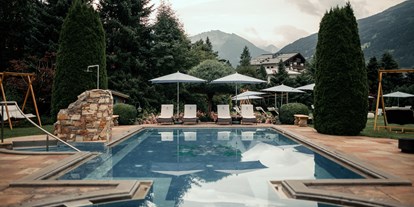 Luxusurlaub - Salzburg - Naturspa Outdoorschwimmbad im Sendlhofer's - Sendlhofer's