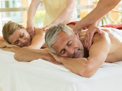 Luxusurlaub - Bar: Hotelbar - Massage im Romantik- & Wellnesshotel Deimann - Romantik- & Wellnesshotel Deimann