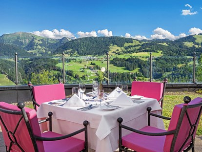 Luxusurlaub - Deutschland - Restaurant-Terrasse - Allgäu Sonne