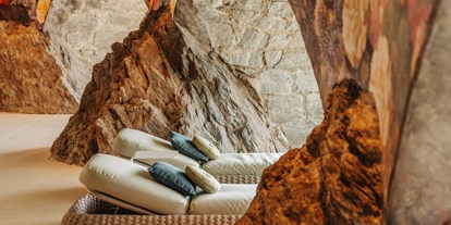 Luxusurlaub - Österreich - Ruheraum gebaut um natürlichen Felsen - Hotel Schloss Seefels
