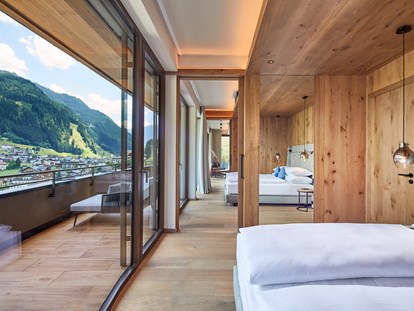 Luxusurlaub - Bar: Hotelbar - Zimmer  - DAS EDELWEISS Salzburg Mountain Resort
