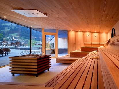 Luxusurlaub - Wellnessbereich - Panorama Sauna - DAS EDELWEISS Salzburg Mountain Resort