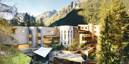 Luxusurlaub - Tirol - Außenansicht - Naturhotel Waldklause