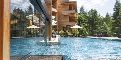 Luxusurlaub - Tiroler Oberland - Pool - Naturhotel Waldklause