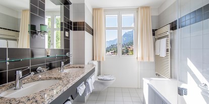Luxusurlaub - Schweiz - Badezimmer mit Badewanne, Hotel Belvedere Grindelwald - Belvedere Swiss Quality Hotel Grindelwald