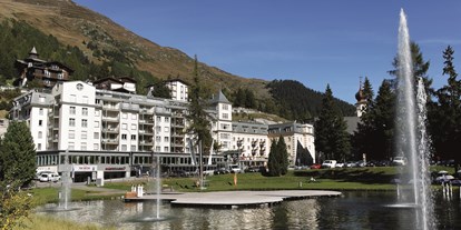 Luxusurlaub - Klassifizierung: 5 Sterne - Außenansicht im Sommer - Precise Tale Seehof Davos