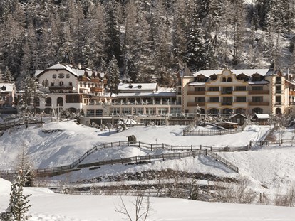 Luxusurlaub - Südtirol - Hotelansicht im Winter - Hotel Post Sulden