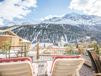 Luxusurlaub - Trentino-Südtirol - Die Sonne auf der Terrasse genießen - Hotel Post Sulden