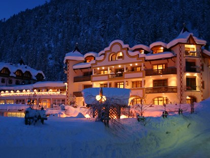 Luxusurlaub - Italien - Abendstimmung im Winter - Hotel Post Sulden