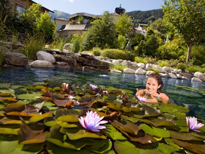 Luxusurlaub - Pools: Innenpool - Schwimmteich - Wellness-, Golf- & Genießerhotel Salzburgerhof