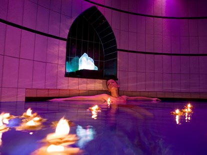 Luxusurlaub - Saunalandschaft: finnische Sauna - Floating - Wellness-, Golf- & Genießerhotel Salzburgerhof