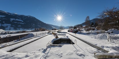 Luxusurlaub - Tirol - Natur-Schwimmteich im Winter - Gardenhotel Crystal