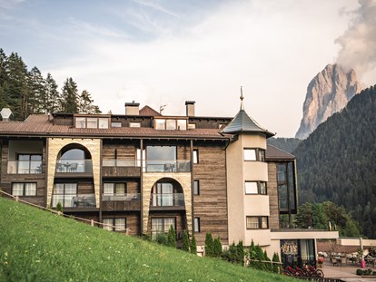 Luxusurlaub - Italien - West-Ansicht mit Langkofelblick - Alpin Garden Luxury Maison & Spa