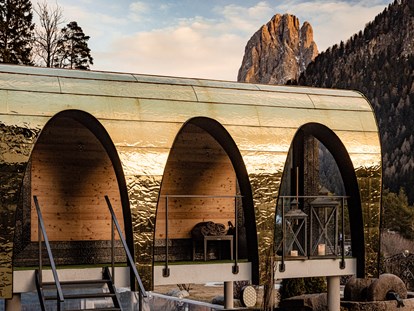 Luxusurlaub - Trentino-Südtirol - Finnische Sauna mit Blick auf dem Langkofel  - Alpin Garden Luxury Maison & Spa