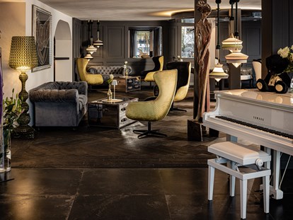 Luxusurlaub - Südtirol - Künstler Lounge für Deine Goldene Auszeit in den Bergen - Alpin Garden Luxury Maison & Spa