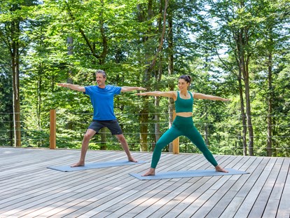 Luxusurlaub - Wellnessbereich - Yogaplattform im WaldSpa - Wellness & Naturresort Reischlhof - Wellness & Naturresort Reischlhof **** Superior 