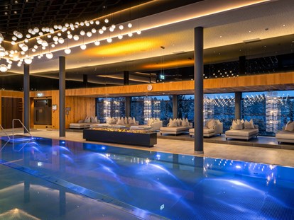 Luxusurlaub - Bar: Hotelbar - Indoorpool im Wellness & Naturresort Reischlhof - Wellness & Naturresort Reischlhof **** Superior 