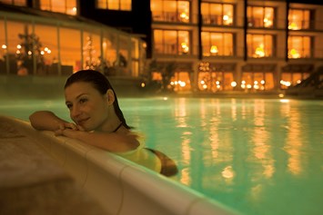 Luxushotel: Solebecken 30° C am Abend im Romantik- & Wellnesshotel Deimann - Romantik- & Wellnesshotel Deimann